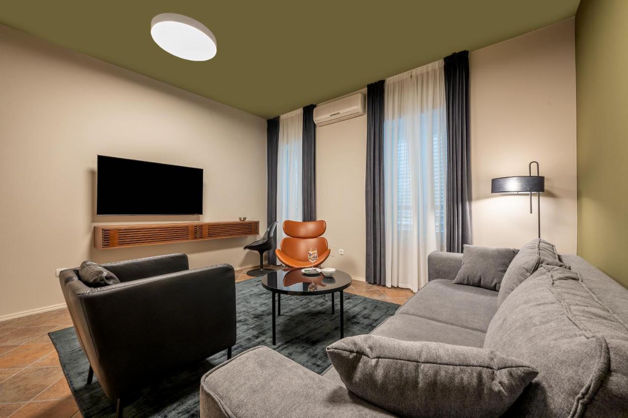 Green, Deluxe Two Bedroom Suite Split Exterior photo